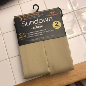 Room darkening curtain